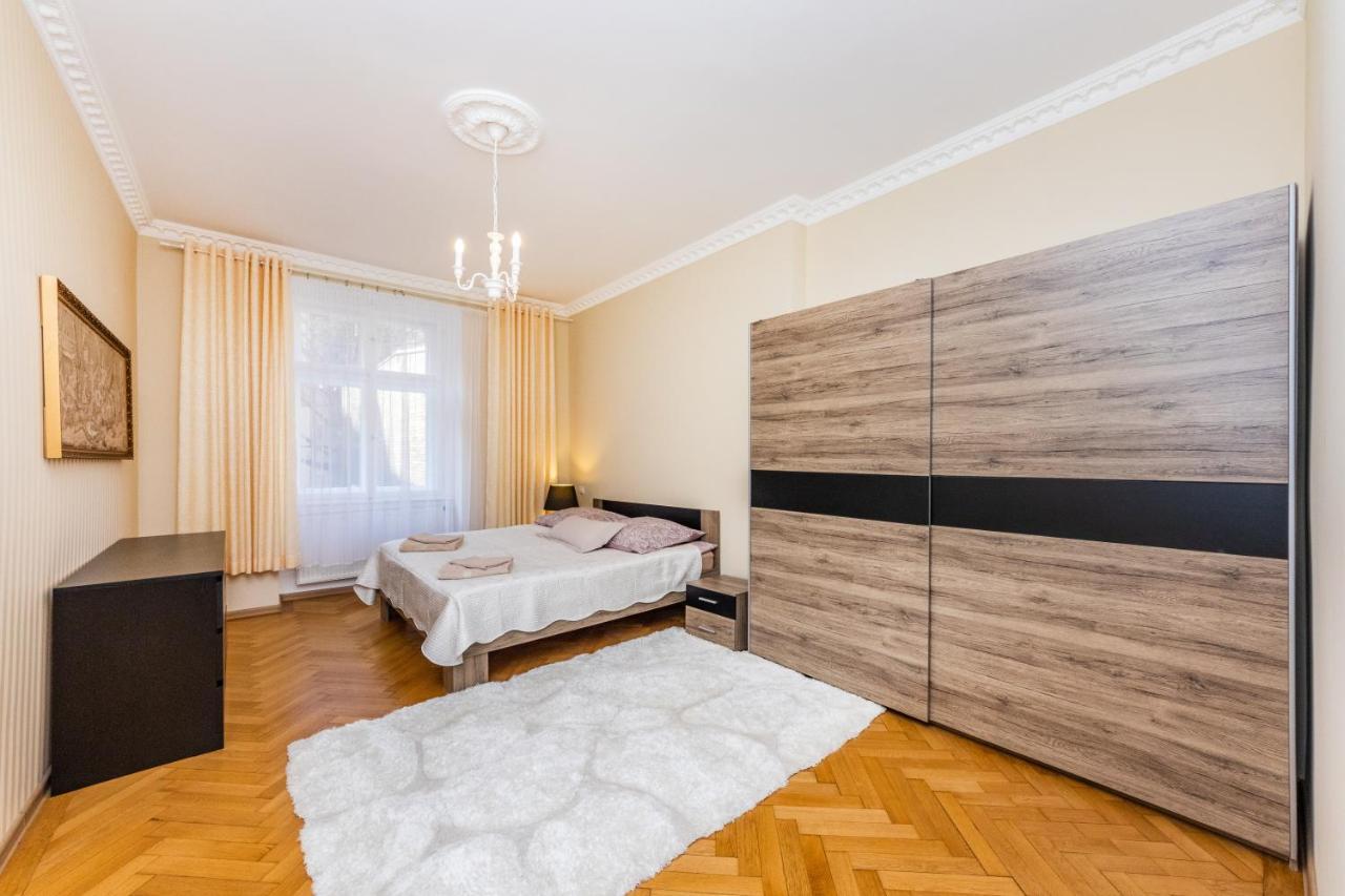 Prostorny Tripokojovy Apartman U Nabrezi Vltavy Leilighet Praha Eksteriør bilde